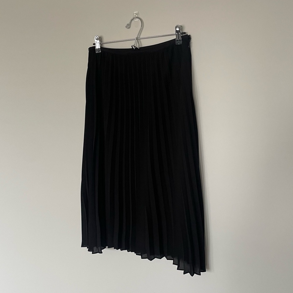 DKNY Black Pleated Skirt - Size 6 - Picture 3 of 7